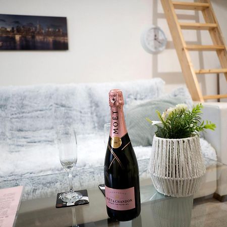 New Stylish Place For Couple 布拉迪斯拉发 外观 照片